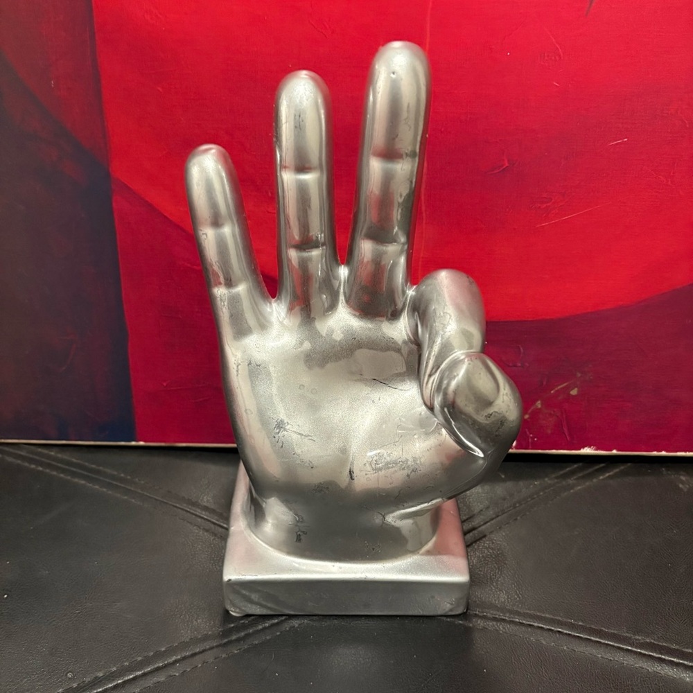 Silver Hand Gesture Sculpture 👌🏻👌🏻 🆗